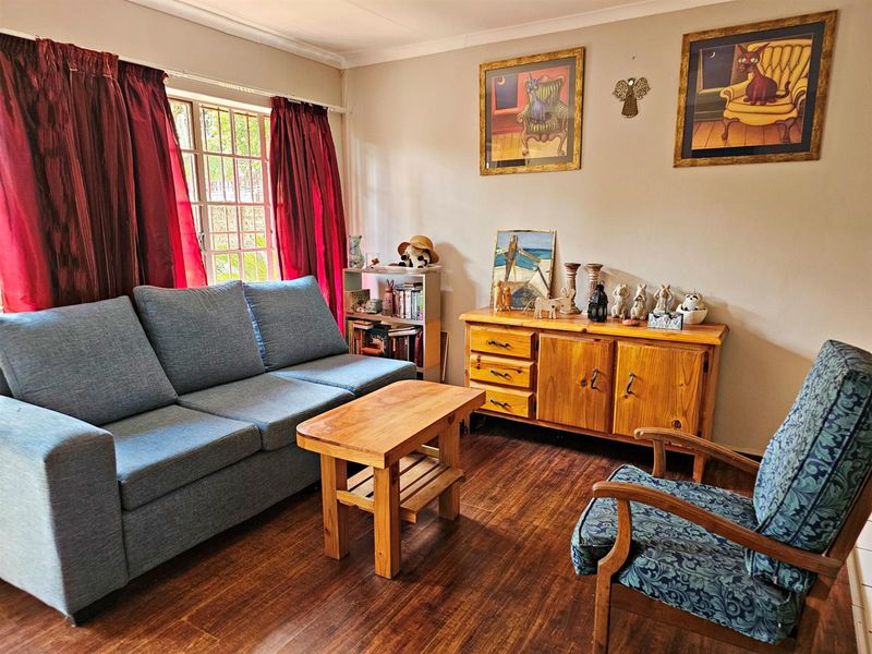 Charming 2 Bedroom Townhouse with Private Garden and Built-in Braai. - Photo 7