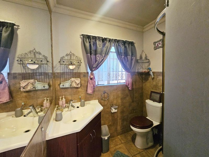 Charming 2 Bedroom Townhouse with Private Garden and Built-in Braai. - Photo 5