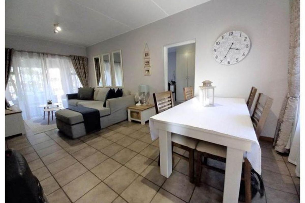 Spacious Lock-Up Go Garden Apartment in Honeydew, Roodepoort - Photo 2