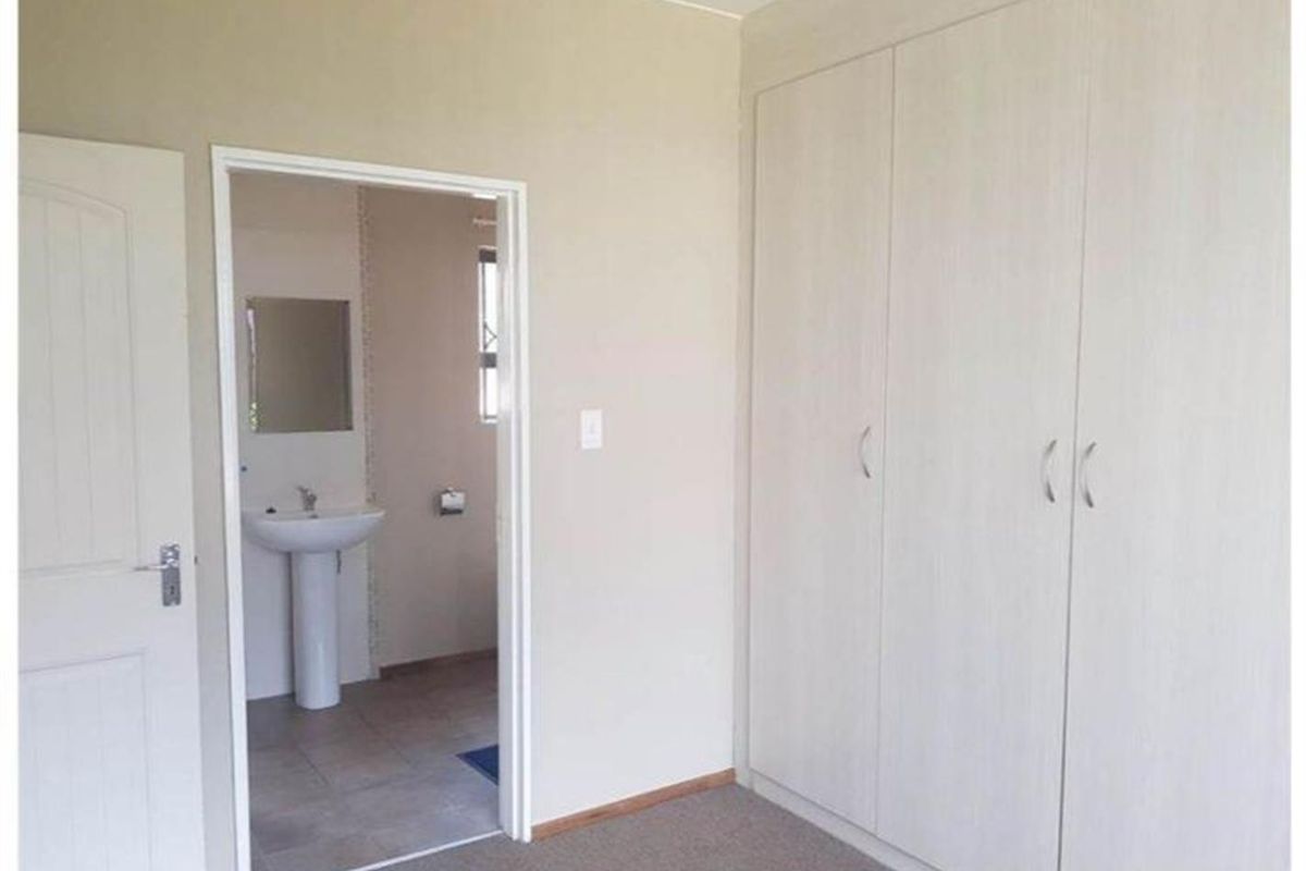 Spacious Lock-Up Go Garden Apartment in Honeydew, Roodepoort - Photo 5