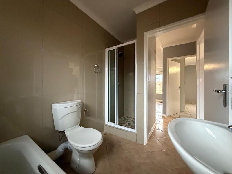 NEAT, NEW AND NOW AVAILABLE 2 BEDROOM TOWNHOUSE IN ELARDUS PARK - Photo 10