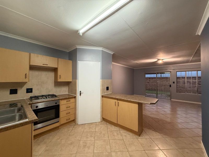 NEAT, NEW AND NOW AVAILABLE 2 BEDROOM TOWNHOUSE IN ELARDUS PARK - Photo 4