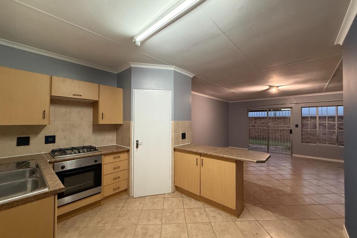 NEAT, NEW AND NOW AVAILABLE 2 BEDROOM TOWNHOUSE IN ELARDUS PARK - Photo 4