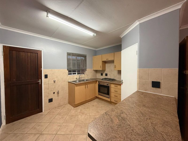NEAT, NEW AND NOW AVAILABLE 2 BEDROOM TOWNHOUSE IN ELARDUS PARK - Photo 5