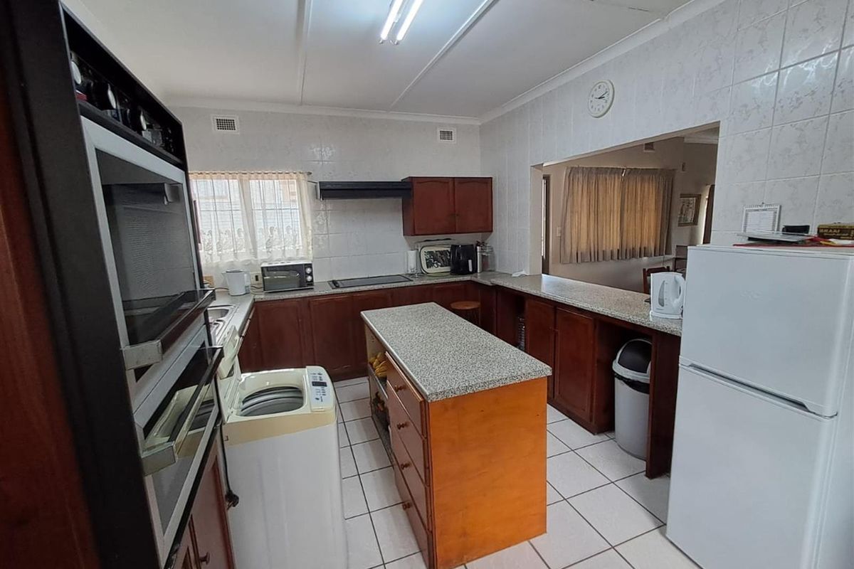 House With Flatlet For Sale In Uvongo, Kwazulu-Natal - Photo 4