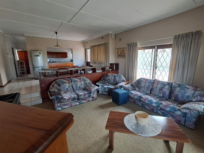 House With Flatlet For Sale In Uvongo, Kwazulu-Natal - Photo 10