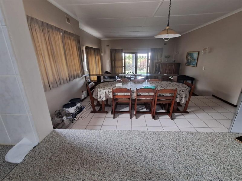 House With Flatlet For Sale In Uvongo, Kwazulu-Natal - Photo 5