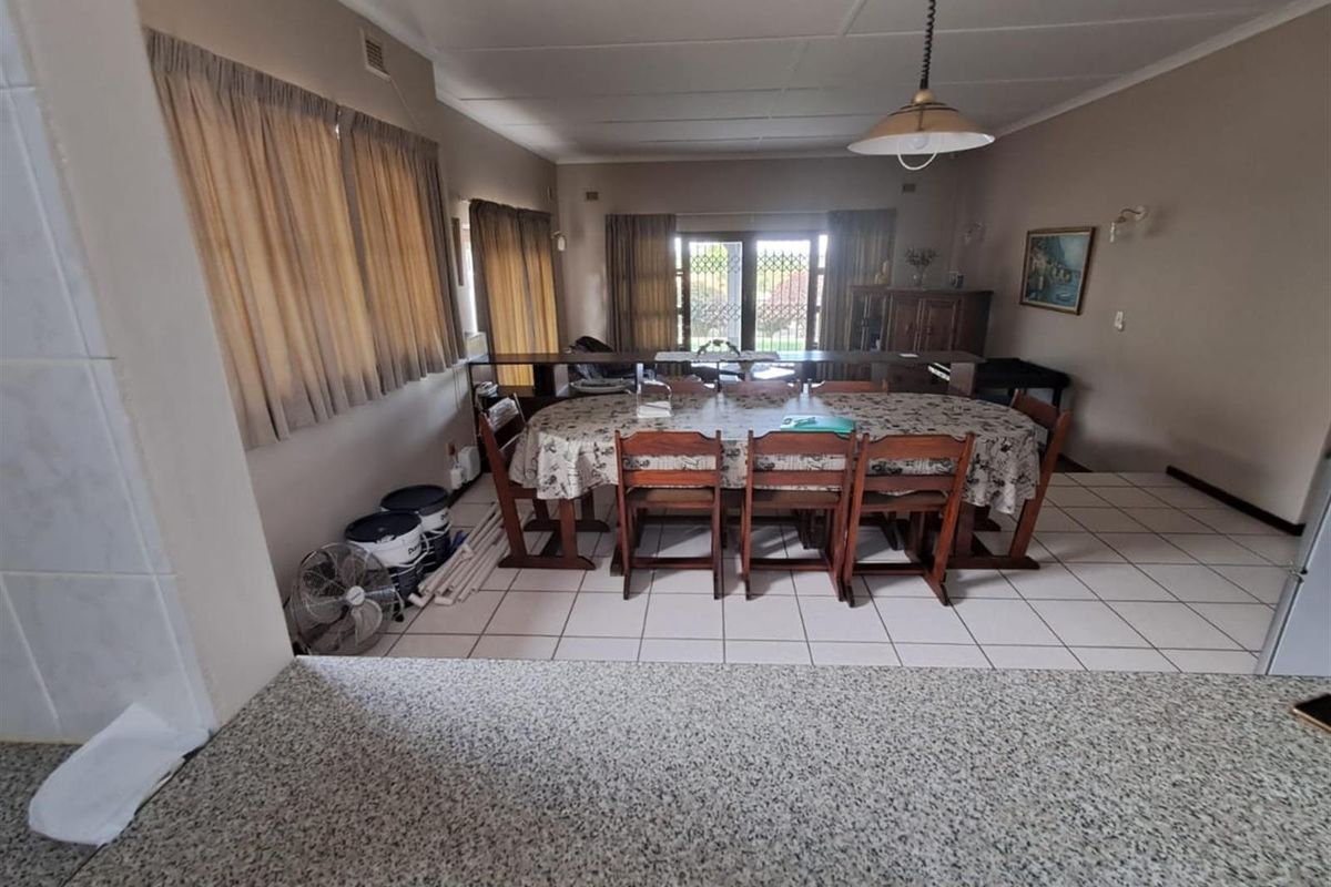 House With Flatlet For Sale In Uvongo, Kwazulu-Natal - Photo 5