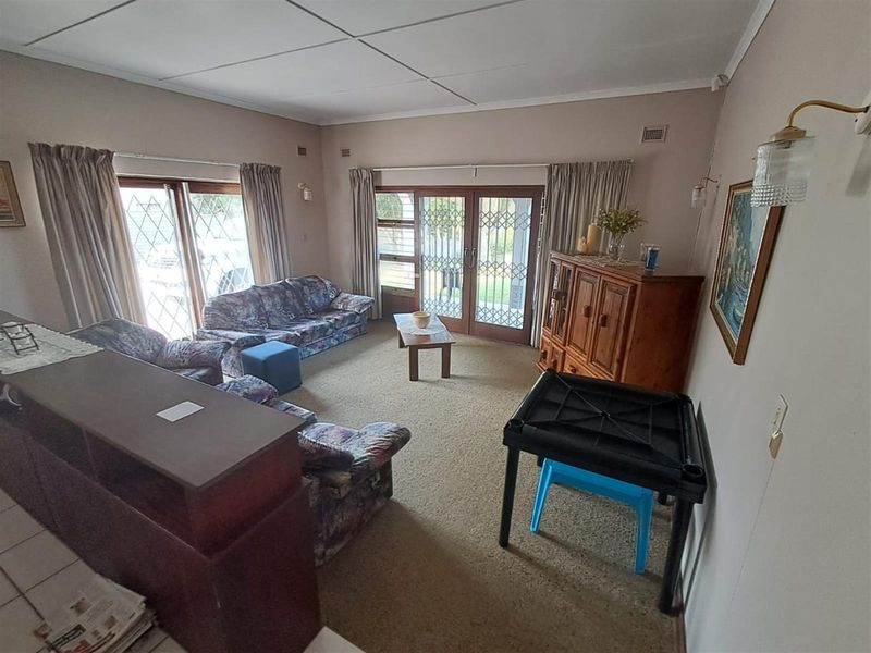 House With Flatlet For Sale In Uvongo, Kwazulu-Natal - Photo 9