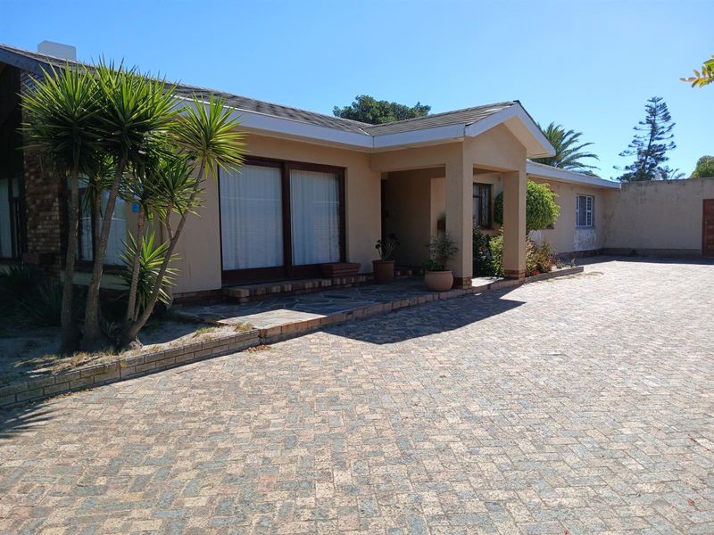 House For Sale in Table View, Blouberg - Photo 2