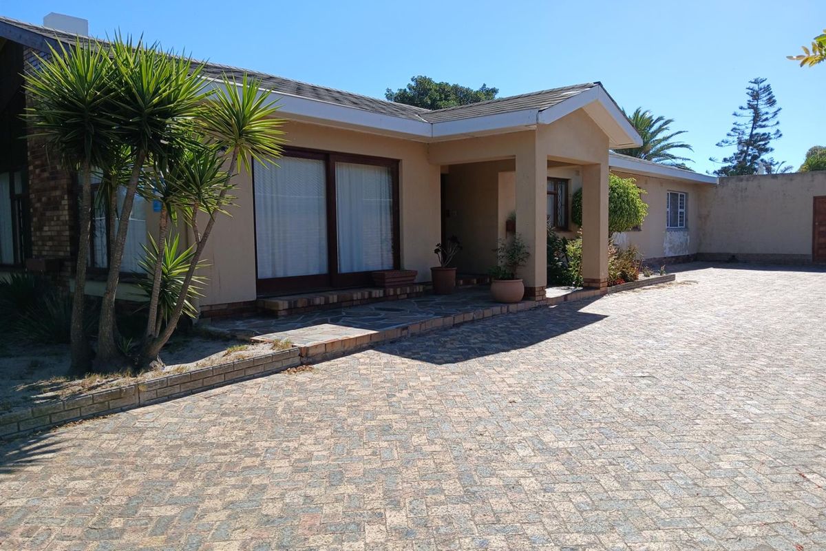 House For Sale in Table View, Blouberg - Photo 2
