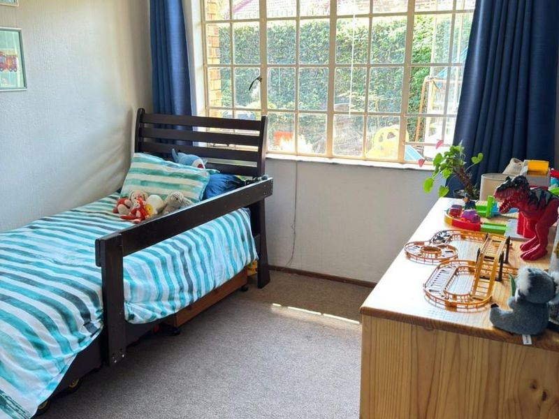 Comfortable 3-Bedroom with Private Garden in a Complex. - Photo 8