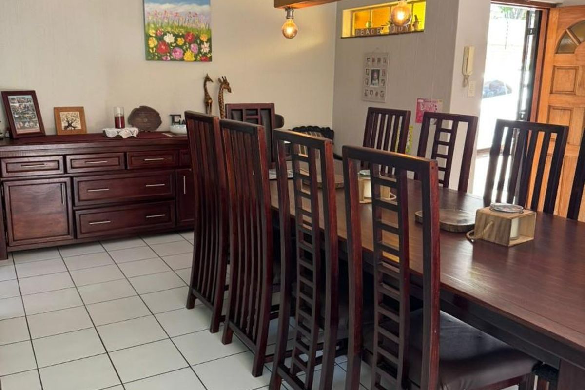 Comfortable 3-Bedroom with Private Garden in a Complex. - Photo 5