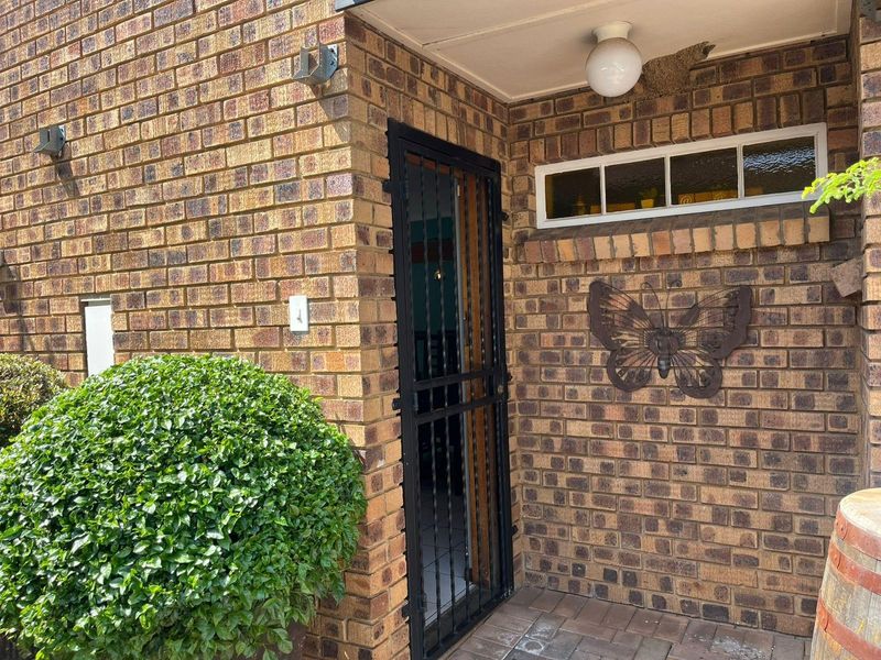 Comfortable 3-Bedroom with Private Garden in a Complex. - Photo 2