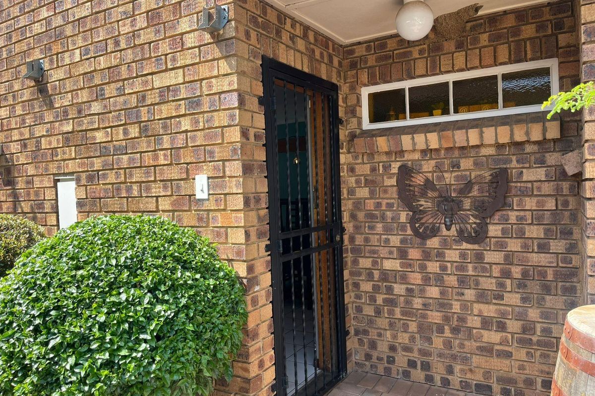 Comfortable 3-Bedroom with Private Garden in a Complex. - Photo 2