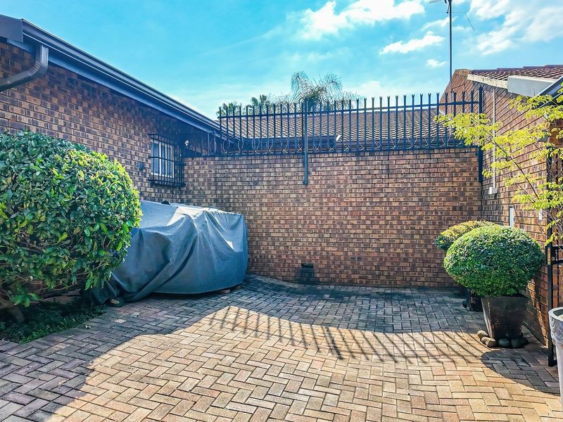 Don’t miss this 3-Bedroom Home with a Private Garden - Photo 4