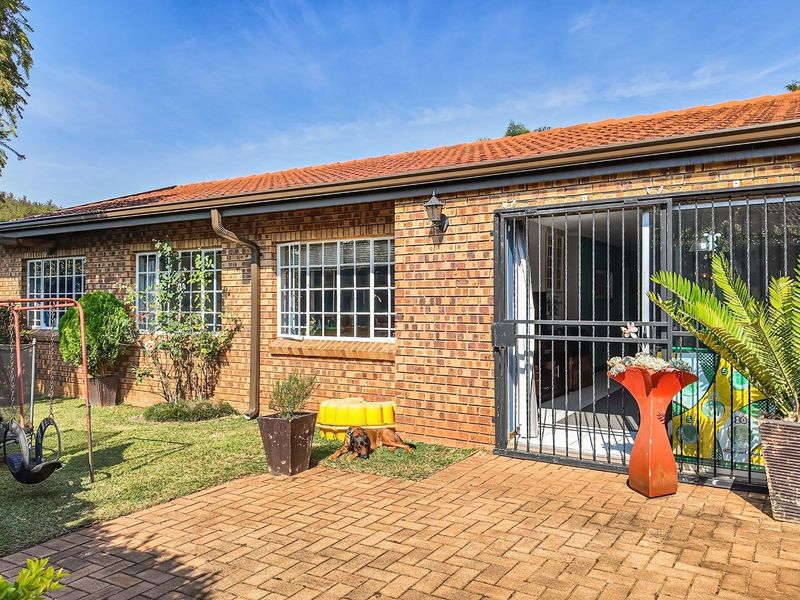 Don’t miss this 3-Bedroom Home with a Private Garden - Photo 1
