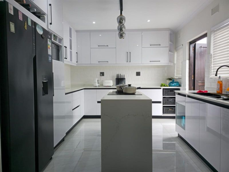 3 bedroom Townhouse For Sale in Durban, KwaZulu Natal - Photo 9