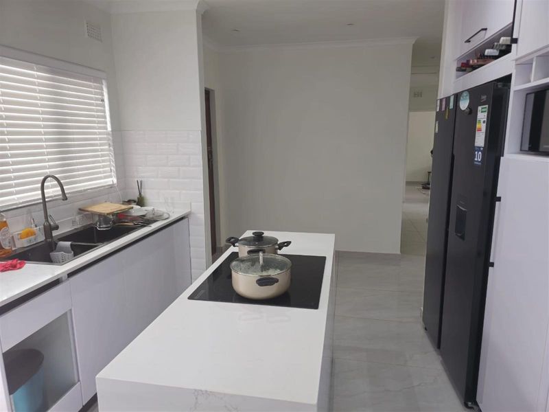 3 bedroom Townhouse For Sale in Durban, KwaZulu Natal - Photo 8