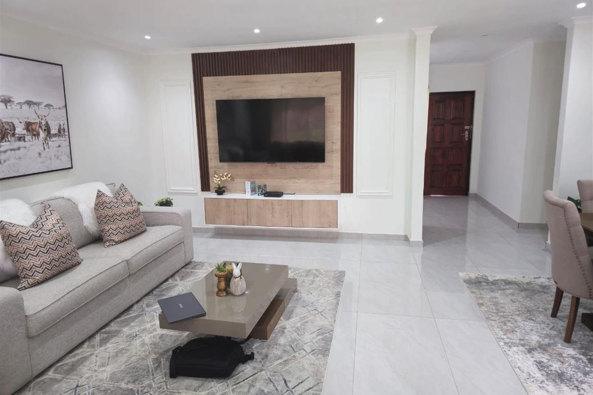 3 bedroom Townhouse For Sale in Durban, KwaZulu Natal - Photo 2