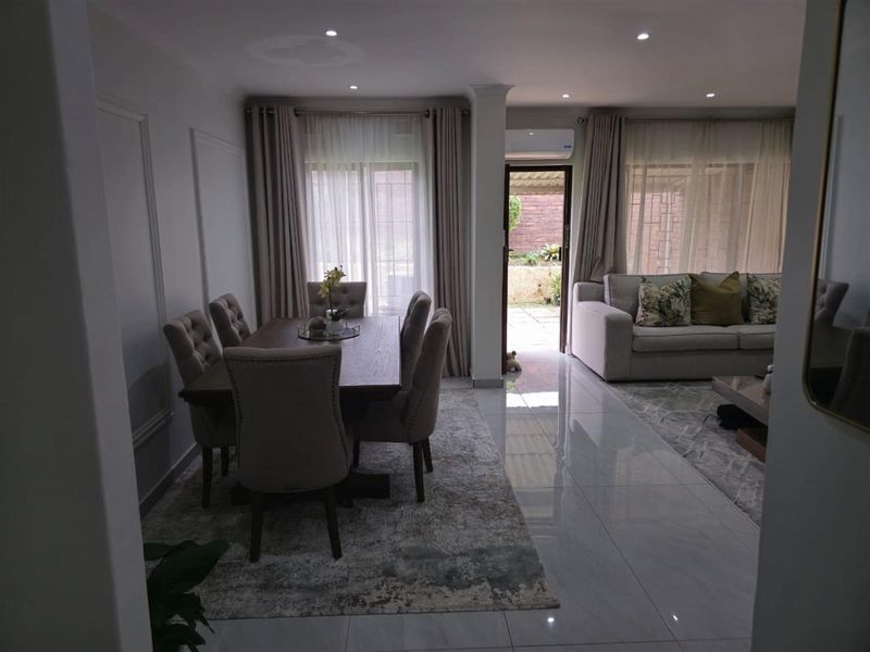 3 bedroom Townhouse For Sale in Durban, KwaZulu Natal - Photo 4