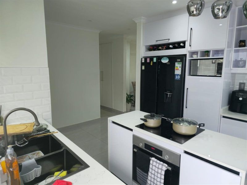 3 bedroom Townhouse For Sale in Durban, KwaZulu Natal - Photo 7
