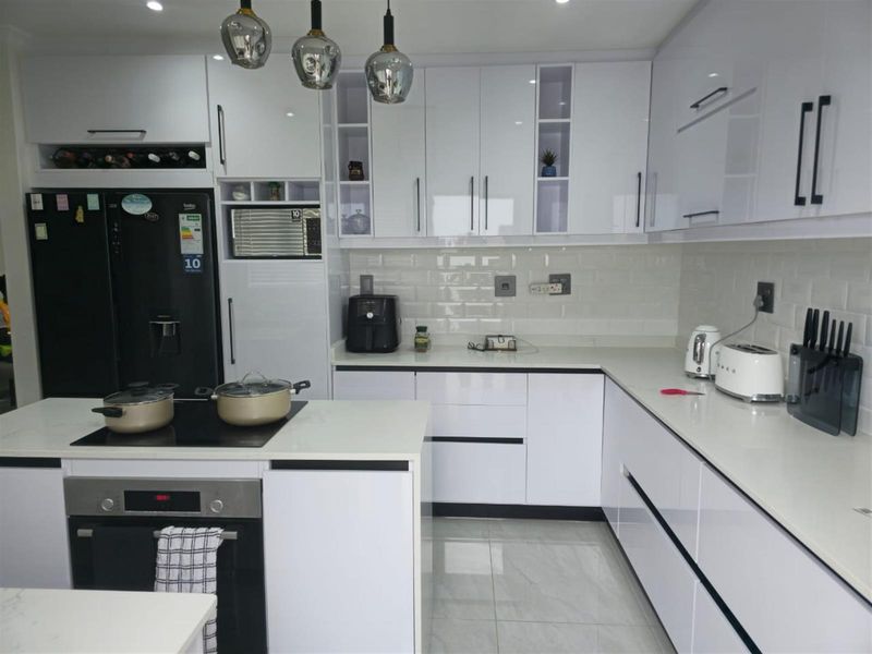 3 bedroom Townhouse For Sale in Durban, KwaZulu Natal - Photo 6