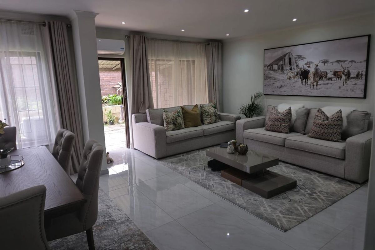 3 bedroom Townhouse For Sale in Durban, KwaZulu Natal - Photo 3