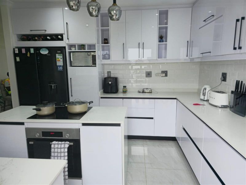 3 bedroom Townhouse For Sale in Durban, KwaZulu Natal - Photo 5