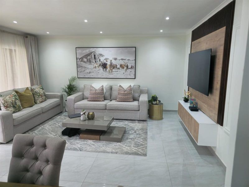 3 bedroom Townhouse For Sale in Durban, KwaZulu Natal - Photo 1