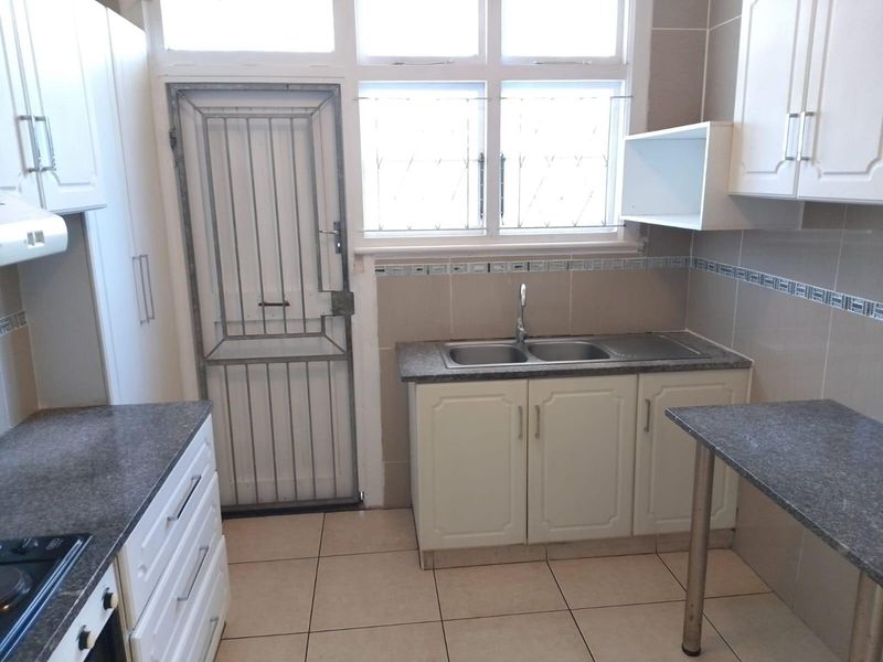 3 Bedroom Apartment To Rent in Glenwood, Durban, KwaZulu Natal - Photo 5