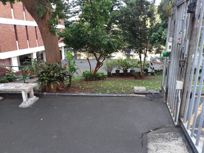 1.5 Bedroom Apartment To Rent in Glenwood, Durban, KwaZulu Natal - Photo 3