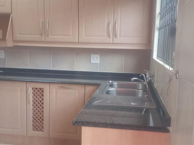 Townhouse To Rent in Huttenheights, Newcastle, KwaZulu Natal - Photo 6