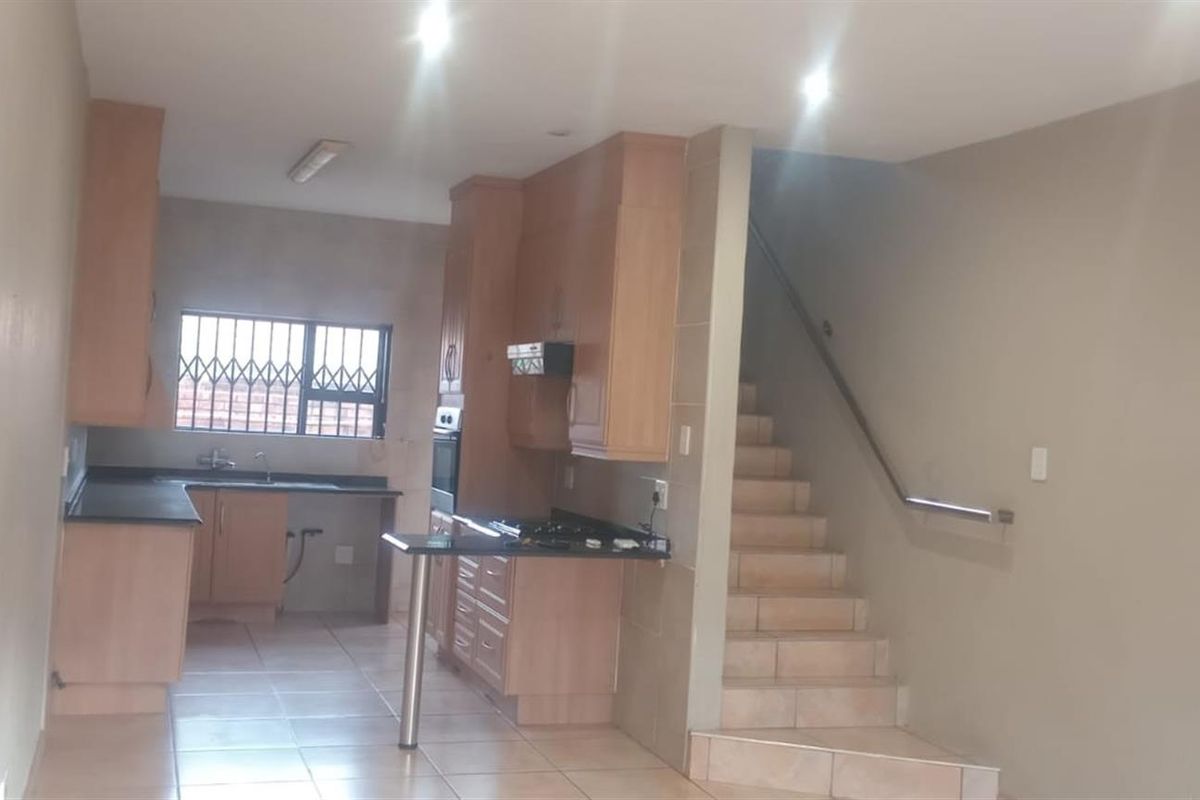 Townhouse To Rent in Huttenheights, Newcastle, KwaZulu Natal - Photo 3