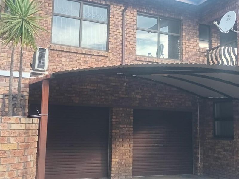 Townhouse To Rent in Huttenheights, Newcastle, KwaZulu Natal - Photo 2