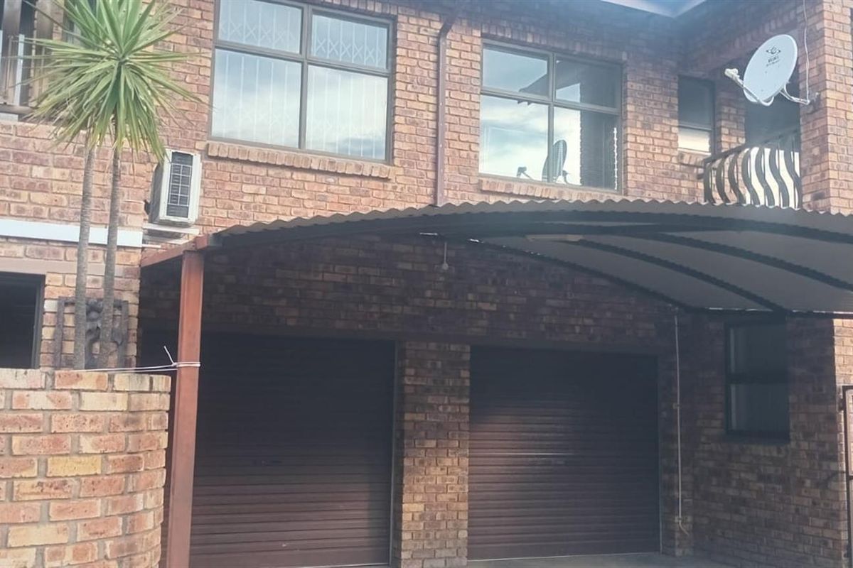 Townhouse To Rent in Huttenheights, Newcastle, KwaZulu Natal - Photo 2