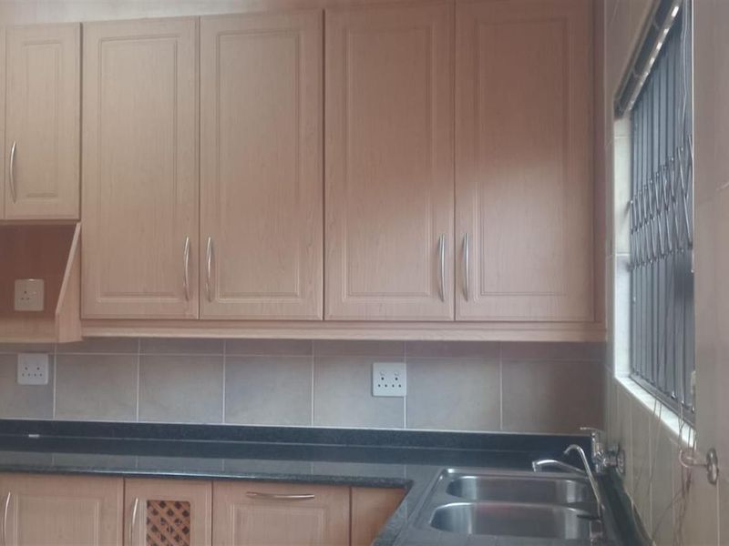 Townhouse To Rent in Huttenheights, Newcastle, KwaZulu Natal - Photo 7