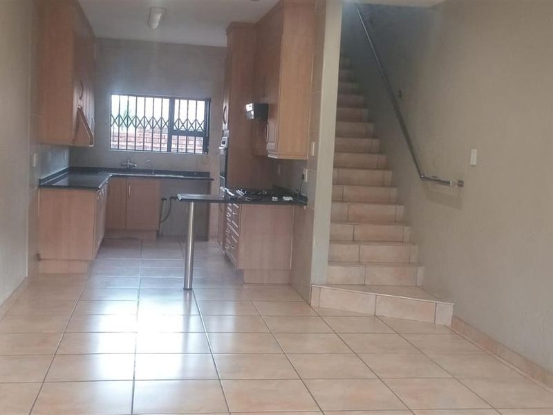 Townhouse To Rent in Huttenheights, Newcastle, KwaZulu Natal - Photo 4
