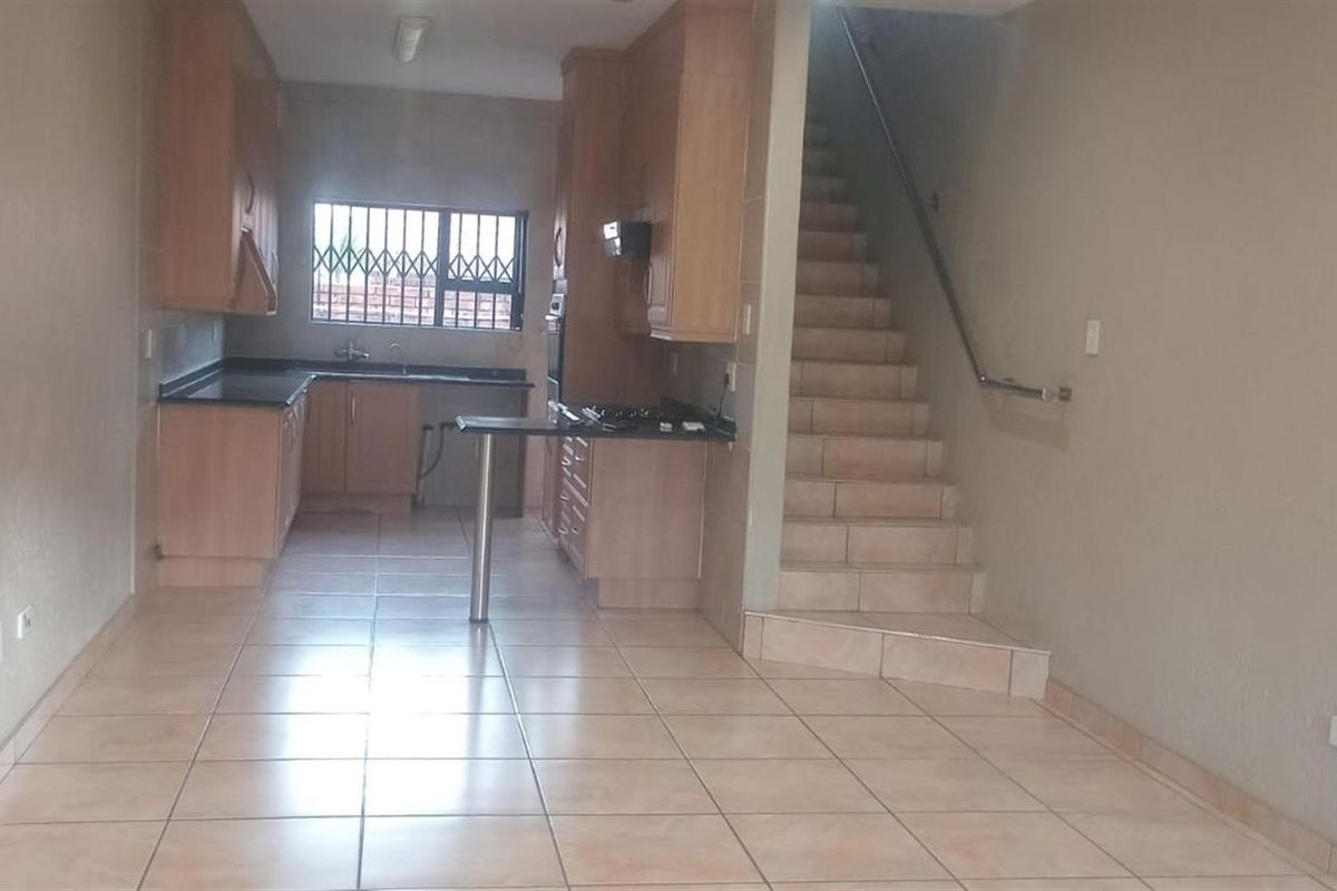 Townhouse To Rent in Huttenheights, Newcastle, KwaZulu Natal - Photo 4