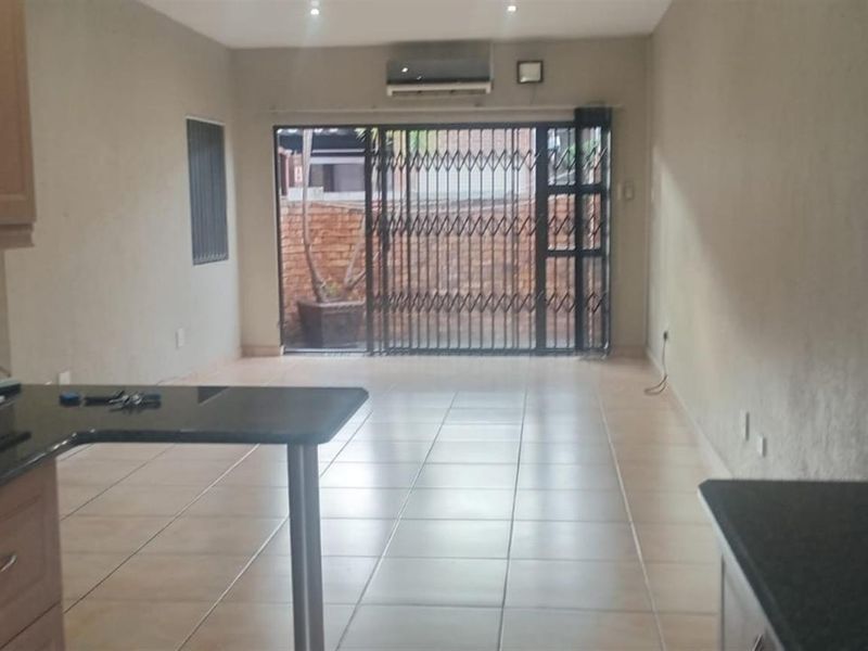 Townhouse To Rent in Huttenheights, Newcastle, KwaZulu Natal - Photo 5