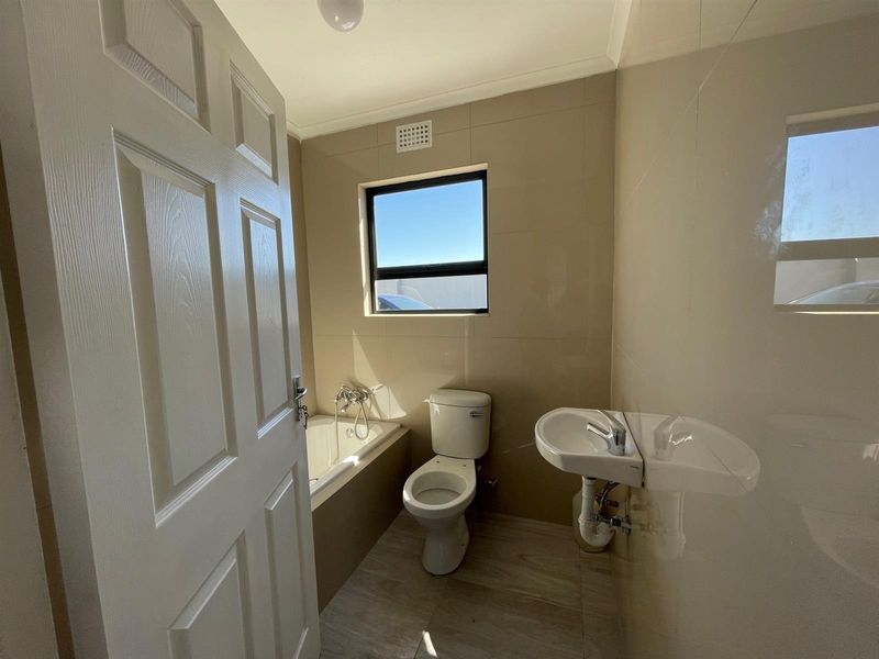 2 Bedroom Home to Rent in Dennemere - Photo 9