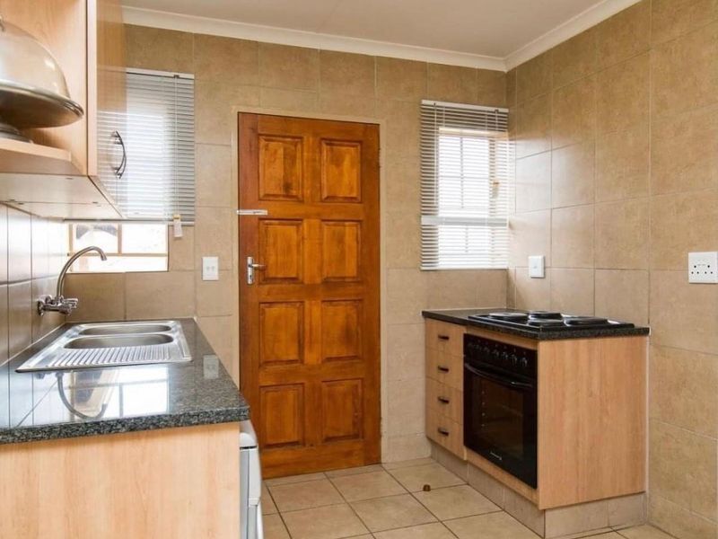 3 Bedroom House for Sale in Centurion, Thatch Hill Estate - Photo 2