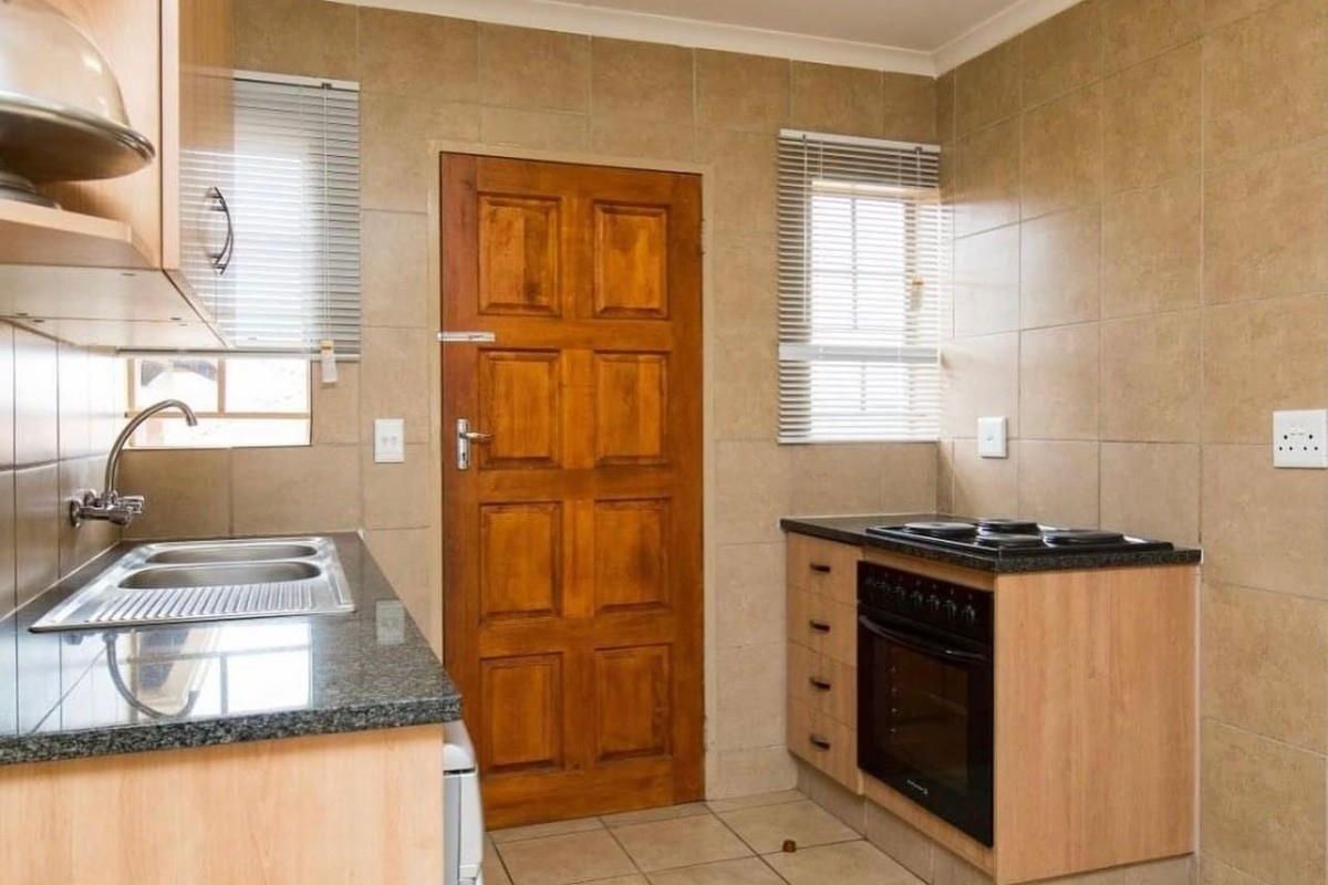 3 Bedroom House for Sale in Centurion, Thatch Hill Estate - Photo 2