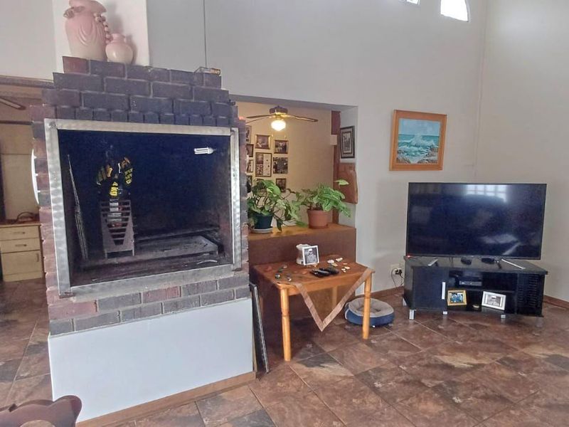 House For Sale in Vanes Estate, Uitenhage - Photo 9