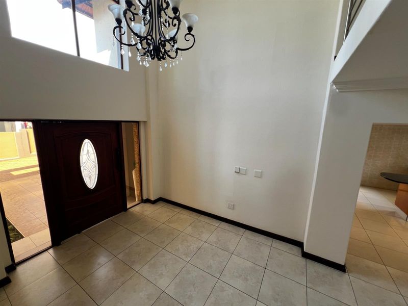 Double Storey House For Sale in Valley View Estate Centurion - Photo 8