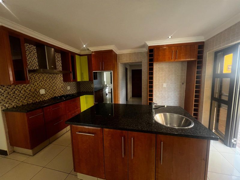 Double Storey House For Sale in Valley View Estate Centurion - Photo 7