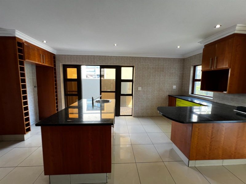 Double Storey House For Sale in Valley View Estate Centurion - Photo 8