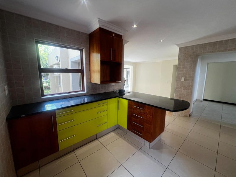 Double Storey House For Sale in Valley View Estate Centurion - Photo 9