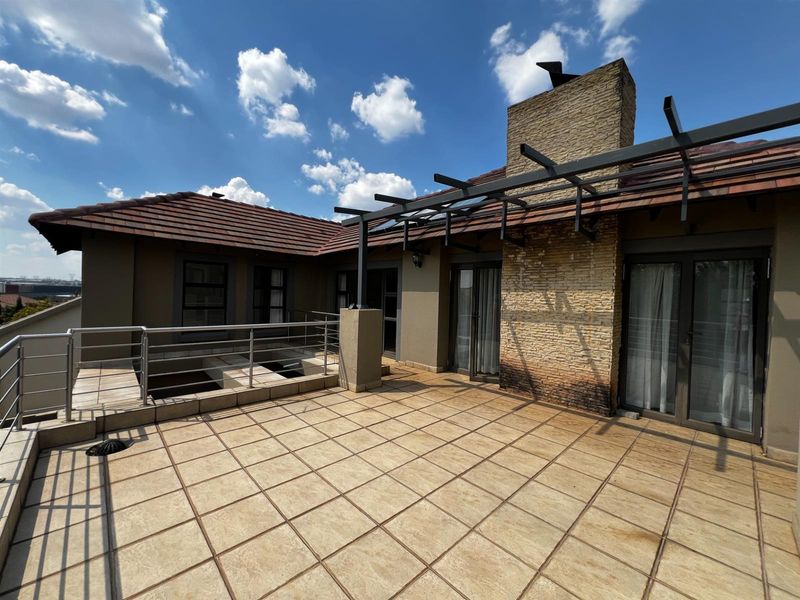 Double Storey House For Sale in Valley View Estate Centurion - Photo 4