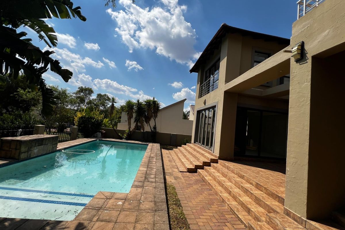 Double Storey House For Sale in Valley View Estate Centurion - Photo 3